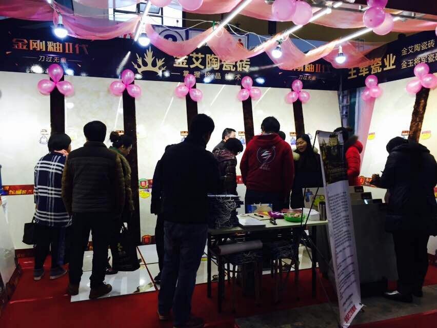 217永信贵宾会展位吸引多多顾客征询