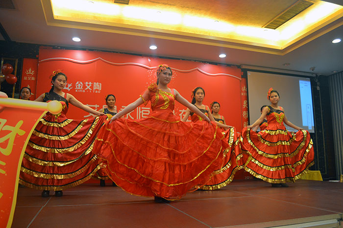 217永信贵宾会整个女员工表演开场舞
