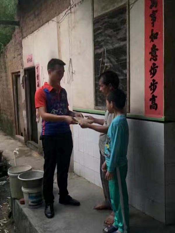 健全活动，致力善举，兴宁217永信贵宾会足球队好样的！