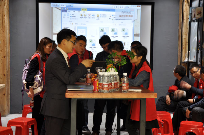 “时期赋予同样的场景分歧的意思”，紧跟时期的发展，传统企业转型成了当今的趋向，217永信贵宾会瓷砖品牌开创O2O+履历店模式，以便赢得新的发展。