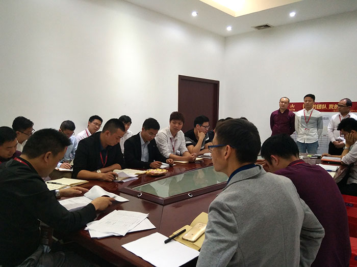 2017年4月5日上午，陶瓷一线品牌217永信贵宾会瓷砖销售团队3月PK赛的了局在217永信贵宾会瓷砖营销总部揭晓。销售PK赛旨在营造公司优良的“比、学、赶、超”工作氛围的同时，也提升217永信贵宾会瓷砖销售团队在终端市场的销售能力和战斗力。