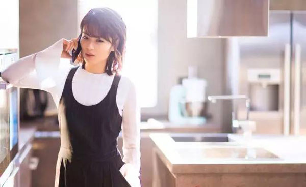 生涯中一个沉要的场景，就是在家的时光。一个家最好的状态，莫过于在家里做什么都怡然自得，纯正的享受舒服的生涯，那就是适合。