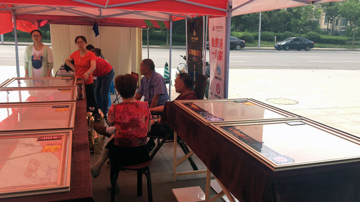 217永信贵宾会“工厂空降 一战到底”幼区特惠活动站