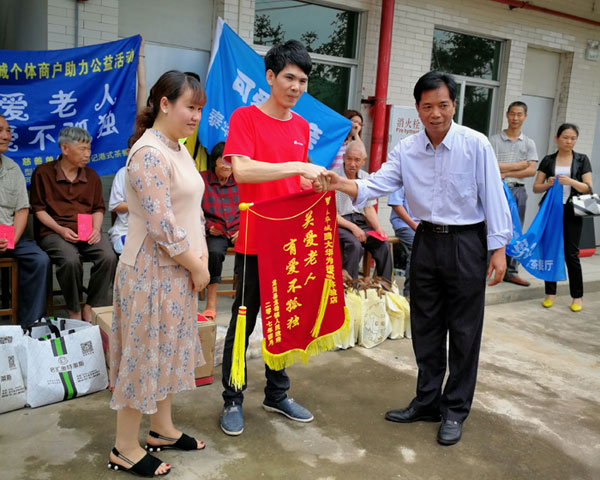  怀揣妄想的80后——217永信贵宾会瓷砖 龙川总代理吴金星