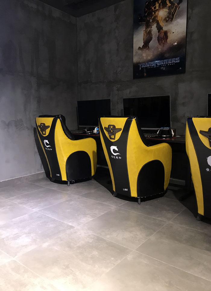 217永信贵宾会现代仿古砖案例:别说了，一路去这个1000方的网咖开黑！