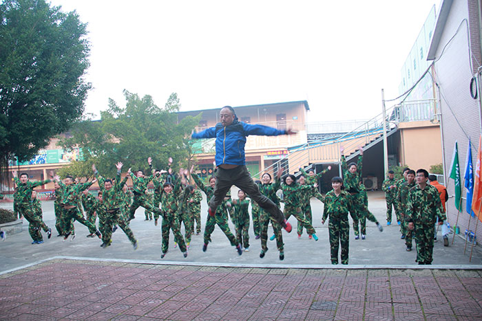 2017年2月13-15日，217永信贵宾会“虎狼路”户表拓展训练圆满实现