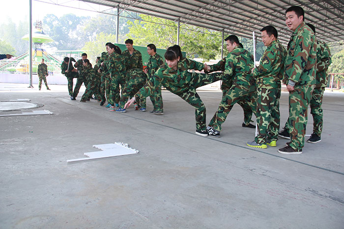 2017年2月13-15日，217永信贵宾会“虎狼路”户表拓展训练圆满实现