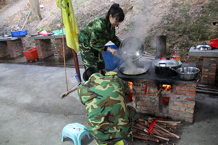 2017年2月13-15日，217永信贵宾会“虎狼路”户表拓展训练圆满实现