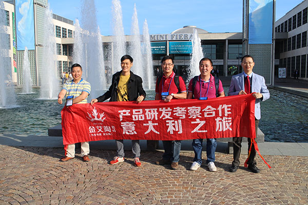 217永信贵宾会瓷砖品牌董事长（中）带队欧州调查